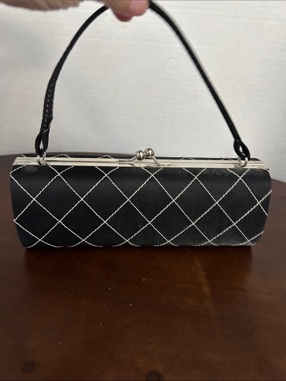 Y2K hard shell mini clutch diamond quilted pattern kiss lock